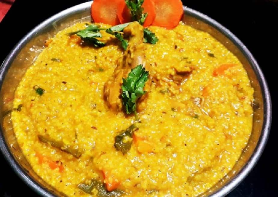  ডালিয়ার খিচুড়ি বানাতে লাগবে ডালিয়া ১ কাপ, মুগ ডাল ৩/৪ কাপ, হাতের কাছে মজুত রয়েছে এমন কিছু সবজি, ২টো চেরা কাঁচা লঙ্কা, আদাবাটা ১ বড় চামচ,জিরেগুঁড়ো ১ চা চামচ, গরম মশলা গুঁড়ো ১/২ চা চামচ, স্বাদমতো নুন ,হলুদ গুঁড়ো ১ চা চামচ, সামান্য চিনি।