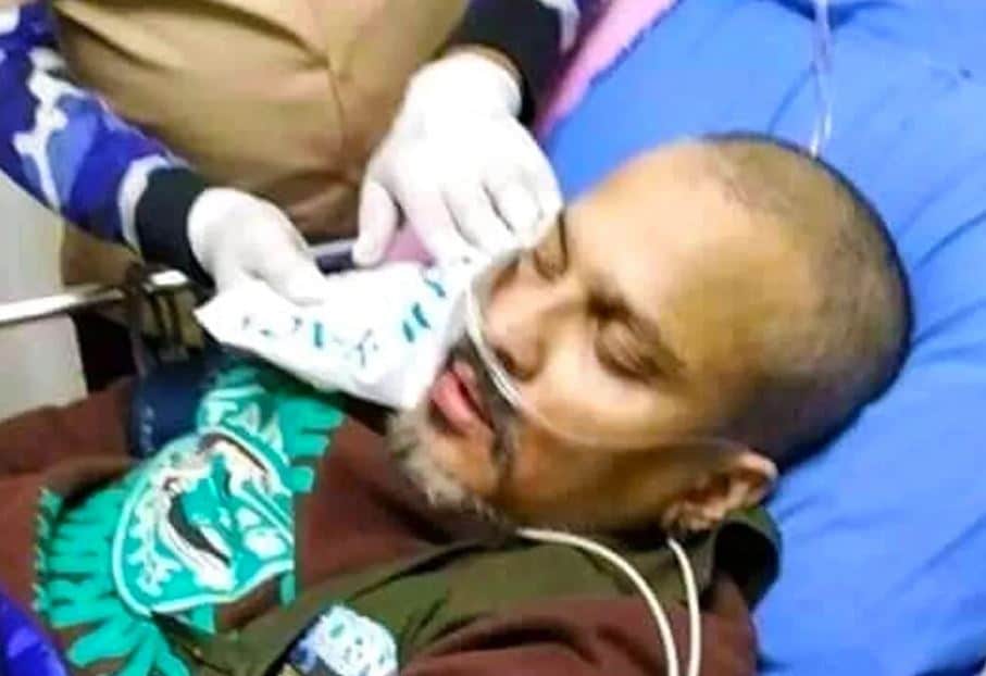 ▪ এতটাই বাড়াবাড়ি হয় যে তাঁকে সোজা ICU-তে ভর্তি করতে হয়৷ নিমকেয়ার হাসপাতালে ভর্তি করা হয় তাকে৷ ▪ এতটাই বাড়াবাড়ি হয় যে তাঁকে সোজা ICU-তে ভর্তি করতে হয়৷ নিমকেয়ার হাসপাতালে ভর্তি করা হয় তাকে৷
