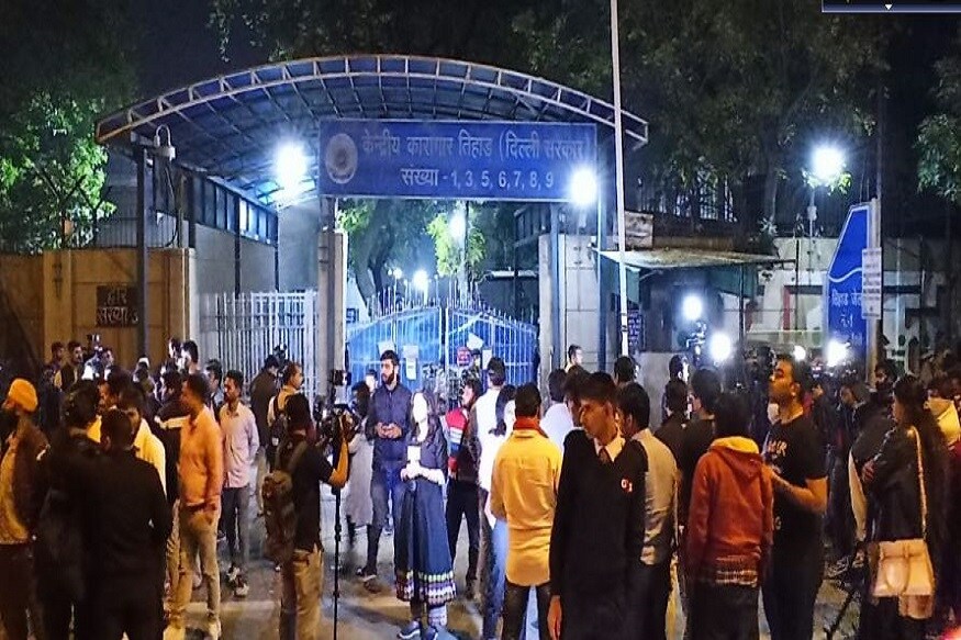 ▪ যারা উপস্থিত ছিলেন, তারা এই বার্তাই দিতে গিয়েছিলেন যে তোমার পাশে ছিলাম, আছি আর থাকব নির্ভয়া৷ ▪ যারা উপস্থিত ছিলেন, তারা এই বার্তাই দিতে গিয়েছিলেন যে তোমার পাশে ছিলাম, আছি আর থাকব নির্ভয়া৷