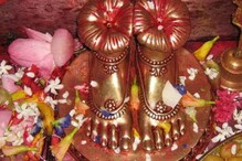 বসন্ত উৎসবের দিন তারাপীঠে তারা মায়ের পায়ে আবির দিয়ে চলছে পুজো, দেখুন বসন্ত উৎসবের দিন তারাপীঠে তারা মায়ের পায়ে আবির দিয়ে চলছে পুজো, দেখুন