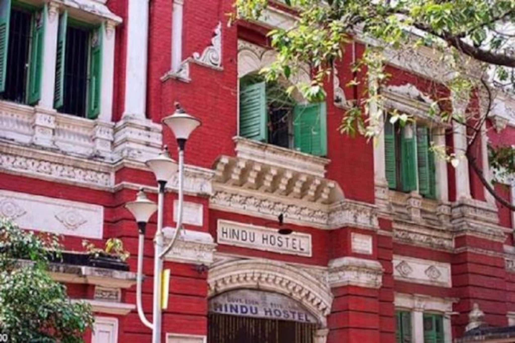 হিন্দু হস্টেল নিয়ে টানা পথ অবরোধ কর্মসূচি প্রত্যাহার পড়ুুয়াদের