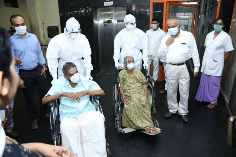  • দু’‌জনের মধ্যে স্বামী থমাসের বয়স ৯৩ বছর, আর স্ত্রী মারিয়াম্মার বয়স ৮৮ বছর।  রান্নিতে এনাদের বাড়ি।