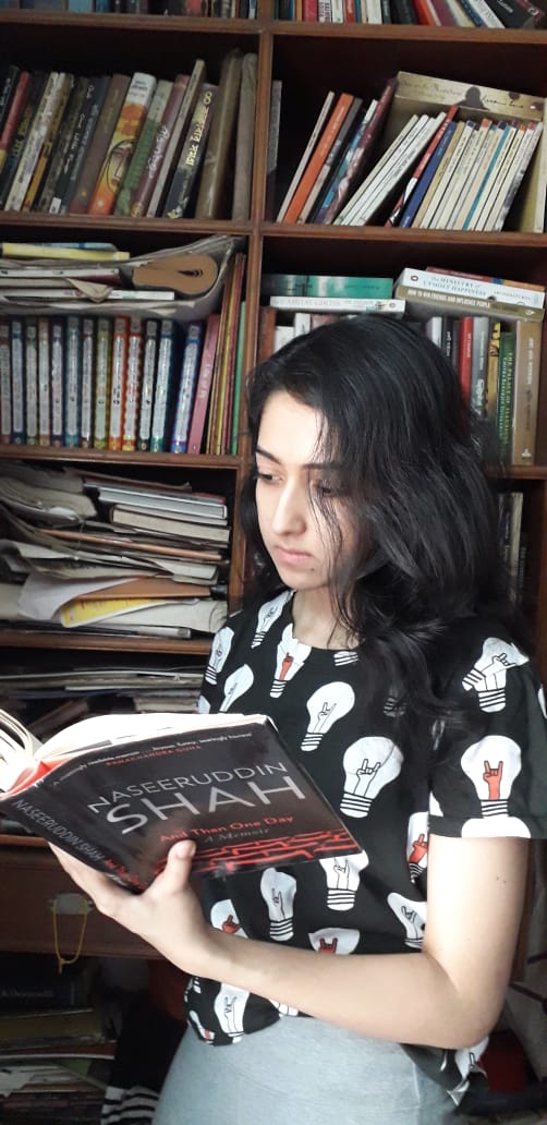অফুরন্ত সময় যখন মিলেছে তখন মন খারাপ না করে ভালো ভাবে সময়টাকে ব্যবহার করছেন অমৃতা। বই পড়তে খুব ভালবাসেন নায়িকা। ফিকশন নন ফিকশন সব ধরনের বই পড়ে থাকেন বই পড়ে থাকেন। তবে এই মুহূর্তে নন ফিকশনটাই বেশি পড়ছেন তিনি। মূলত অভিনয়ের ওপর বই পড়ছেন অমৃতা। এভাবে নিজের অভিনয় ক্ষমতাকেও উন্নত করার চেষ্টা করছেন তিনি।ছোট থেকেই অমৃতা পেইন্টিং করতে খুব ভালোবাসেন। অফুরন্ত সময় যখন মিলেছে তখন মন খারাপ না করে ভালো ভাবে সময়টাকে ব্যবহার করছেন অমৃতা। বই পড়তে খুব ভালবাসেন নায়িকা। ফিকশন নন ফিকশন সব ধরনের বই পড়ে থাকেন বই পড়ে থাকেন। তবে এই মুহূর্তে নন ফিকশনটাই বেশি পড়ছেন তিনি। মূলত অভিনয়ের ওপর বই পড়ছেন অমৃতা। এভাবে নিজের অভিনয় ক্ষমতাকেও উন্নত করার চেষ্টা করছেন তিনি।ছোট থেকেই অমৃতা পেইন্টিং করতে খুব ভালোবাসেন।