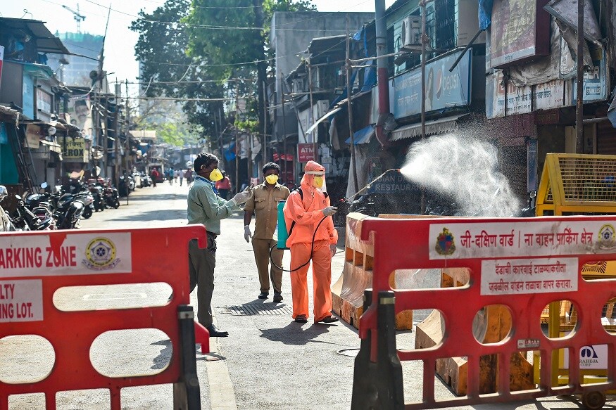 আরও বাড়ল করোনার দাপট ৷ ২৪ ঘণ্টায় নতুন করে শহরের আরও ১৮টি জায়গা জুড়ল কন্টেইনমেন্ট জোনের তালিকায় ৷ কলকাতায় কনটেনমেন্ট জোন বেড়ে হল ৩৩৪। কোন কোন এলাকাগুলি কন্টেইনমেন্ট জোন দেখতে ক্লিক করুন এখানে- আরও বাড়ল করোনার দাপট ৷ ২৪ ঘণ্টায় নতুন করে শহরের আরও ১৮টি জায়গা জুড়ল কন্টেইনমেন্ট জোনের তালিকায় ৷ কলকাতায় কনটেনমেন্ট জোন বেড়ে হল ৩৩৪। কোন কোন এলাকাগুলি কন্টেইনমেন্ট জোন দেখতে ক্লিক করুন এখানে-