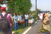 লকডাউনে দুঃস্থদের পাশে ক্ষুদ্র ব্যবসায়ীর, তুলে দিচ্ছেন ১০-১২ দিনের খাদ্য সামগ্রী