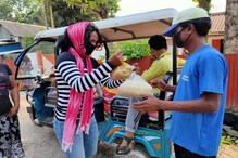 ৫০০ দুঃস্থ পরিবারকে সাহায্য এশিয়ান গেমসে সোনাজয়ী স্বপ্না বর্মনের ! ৫০০ দুঃস্থ পরিবারকে সাহায্য এশিয়ান গেমসে সোনাজয়ী স্বপ্না বর্মনের !
