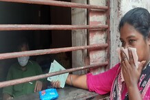 বাড়তে পারে লকডাউন, আশঙ্কায় রেশন দোকানে উপচে পড়া ভিড়, ডাক পড়ল পুলিশের বাড়তে পারে লকডাউন, আশঙ্কায় রেশন দোকানে উপচে পড়া ভিড়, ডাক পড়ল পুলিশের