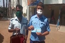 প্রচুর টাকা সমেত রাস্তায় কুড়িয়ে পাওয়া টাকার ব্যাগ বৃদ্ধের বাড়িতে পৌঁছে দিল পুলিশ