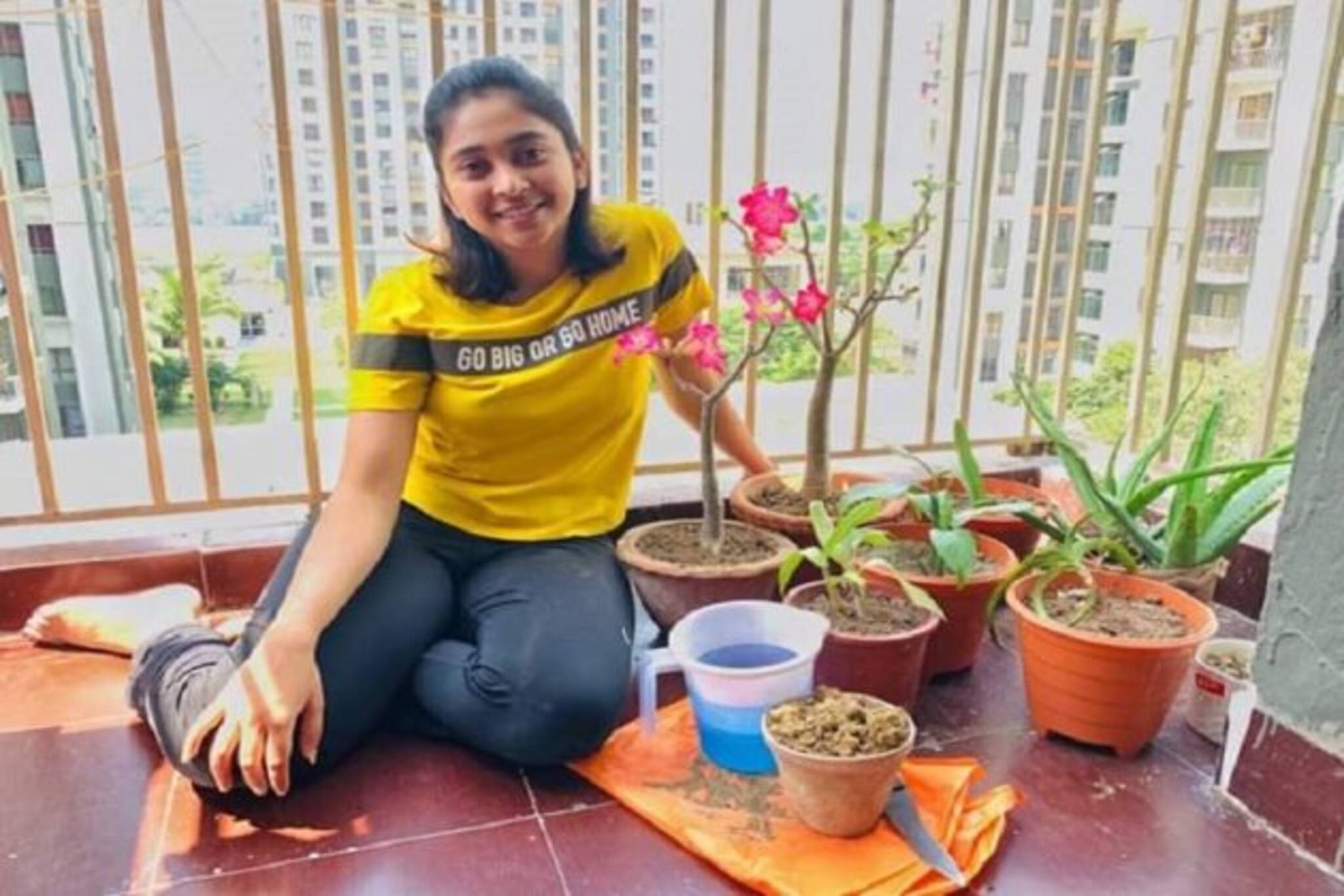 লকডাউনে গাছ পরিচর্যায় ব্যস্ত শুটার মেহুলি! ক্যামেরার লেন্সে চোখ অলিম্পিয়ান জয়দীপের !