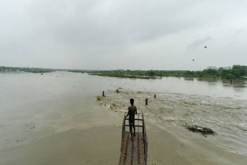এখন সেই নদীই বইছে কুলকুল করে।