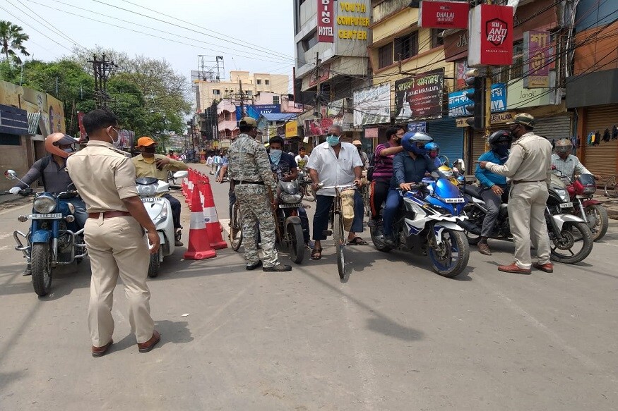 সরকারি ওয়েবসাইটে দেওয়া তথ্য অনুযায়ী, উত্তর ২৪ পরগনায় কন্টেইনমেন্ট জোন ৮১ থেকে বেড়ে হল ৮৫৷ মালদহে কন্টেইনমেন্ট জোন ৬ ৷ সরকারি ওয়েবসাইটে দেওয়া তথ্য অনুযায়ী, উত্তর ২৪ পরগনায় কন্টেইনমেন্ট জোন ৮১ থেকে বেড়ে হল ৮৫৷ মালদহে কন্টেইনমেন্ট জোন ৬ ৷