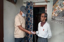 অসহায় পরিবারের বাড়িতে মন্ত্রী, পৌঁছে দিলেন ত্রানসামগ্রী, সঙ্গে আর্থিক সাহায্যও অসহায় পরিবারের বাড়িতে মন্ত্রী, পৌঁছে দিলেন ত্রানসামগ্রী, সঙ্গে আর্থিক সাহায্যও