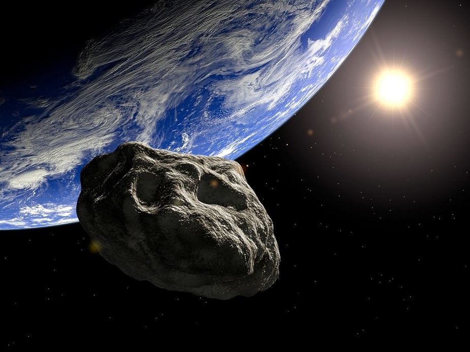 Earth Sky-তে প্রকাশিত প্রতিবেদন অনুযায়ী, প্রতি সেকেন্ডে ২১ মাইল (৩৪.৪ কিমি) গতিতে এগিয়ে চলেছে গ্রহাণুটি। সেই মতো ২১ মার্চ পৃথিবীর সব চেয়ে কাছে আসবে এটি। এই 2001 FO32 গ্রহাণুর ডায়ামিটার হবে ১ কিলোমিটার। ২১ মার্চ রাত সাড়ে ন'টা নাগাদ দেখা যাবে এই দৃশ্য। তবে সব চেয়ে কাছে এলেও পৃথিবী থেকে প্রায় ১.৩ মিলিয়ন মাইল দূরে থাকবে এটি। Earth Sky-তে প্রকাশিত প্রতিবেদন অনুযায়ী, প্রতি সেকেন্ডে ২১ মাইল (৩৪.৪ কিমি) গতিতে এগিয়ে চলেছে গ্রহাণুটি। সেই মতো ২১ মার্চ পৃথিবীর সব চেয়ে কাছে আসবে এটি। এই 2001 FO32 গ্রহাণুর ডায়ামিটার হবে ১ কিলোমিটার। ২১ মার্চ রাত সাড়ে ন'টা নাগাদ দেখা যাবে এই দৃশ্য। তবে সব চেয়ে কাছে এলেও পৃথিবী থেকে প্রায় ১.৩ মিলিয়ন মাইল দূরে থাকবে এটি।