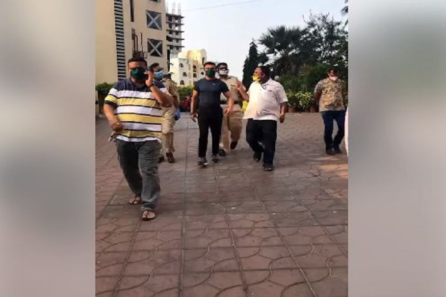 বেশ কিছু হিন্দি ছবি ছাড়াও তেলুগু ছবিতেও অভিনয় করেছেন আজাজ৷ তাঁর অভিনীত ছবির মধ্য রয়েছে 'লমহা'', 'আল্লা কে বন্দে'-র মতো বেশ কিছু ছবি৷ ছোট পর্দাতেও পরিচিত মুখ তিনি৷ তবে বিগ বস ৭-এ অংশ নেওয়ার পরেই তিনি বেশি জনপ্রিয় হয়েছিলেন৷ PHOTO- FACEBOOK বেশ কিছু হিন্দি ছবি ছাড়াও তেলুগু ছবিতেও অভিনয় করেছেন আজাজ৷ তাঁর অভিনীত ছবির মধ্য রয়েছে 'লমহা'', 'আল্লা কে বন্দে'-র মতো বেশ কিছু ছবি৷ ছোট পর্দাতেও পরিচিত মুখ তিনি৷ তবে বিগ বস ৭-এ অংশ নেওয়ার পরেই তিনি বেশি জনপ্রিয় হয়েছিলেন৷ PHOTO- FACEBOOK