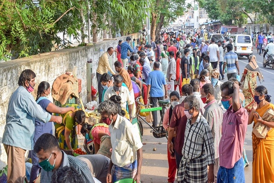 এমনকি সরকারের তরফে এমনও আশ্বাস দেওয়া হয় যে পাইকিরি বাজারগুলি সব খোলা থাকবে। ;তবু কর্ণপাত করেনি মানুষ এমনকি সরকারের তরফে এমনও আশ্বাস দেওয়া হয় যে পাইকিরি বাজারগুলি সব খোলা থাকবে। ;তবু কর্ণপাত করেনি মানুষ