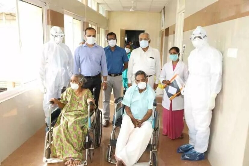 • চিকিৎসক সজিথ কুমার ও তাঁর দল গত ৯ মার্চ থেকে এই দম্পতির চিকিৎসা করেছেন। 