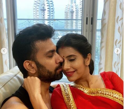 তবে সুস্মিতা সেনের ভাই রাজীব সেন ও তাঁর স্ত্রী চারু অসপা যা করলেন তা দেখে রীতিমতো নিন্দার ঝড় সোশ্যাল নেটওয়ার্কে ৷ তবে সুস্মিতা সেনের ভাই রাজীব সেন ও তাঁর স্ত্রী চারু অসপা যা করলেন তা দেখে রীতিমতো নিন্দার ঝড় সোশ্যাল নেটওয়ার্কে ৷
