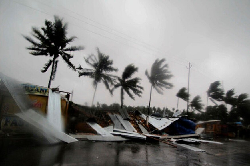 • যা এখন গোয়ার রাজধানী পানাজি থেকে ৪৪০ কিমি দূরে রয়েছে । মুম্বইয়ের থেকে ৬০০ কিমি দূরে রয়েছে এই ঝড় । • যা এখন গোয়ার রাজধানী পানাজি থেকে ৪৪০ কিমি দূরে রয়েছে । মুম্বইয়ের থেকে ৬০০ কিমি দূরে রয়েছে এই ঝড় ।