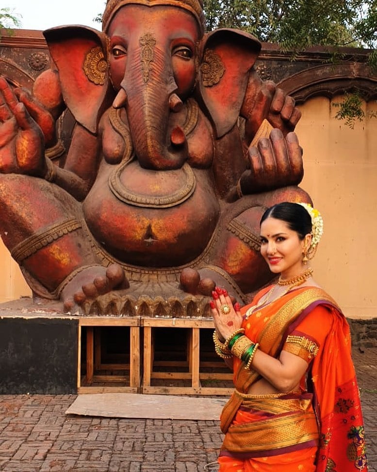 • বর্তমানে করোনা রুখতে দেশ জুড়ে চলছে লকডাউন। ফলে বন্ধ সিনেমা, সিরিয়ালের শ্যুটিংও । এই সময়টা নিজেদের মতো করে কাটাচ্ছেন সেলেবরা । ছবি: ইনস্টাগ্রাম ৷ • বর্তমানে করোনা রুখতে দেশ জুড়ে চলছে লকডাউন। ফলে বন্ধ সিনেমা, সিরিয়ালের শ্যুটিংও । এই সময়টা নিজেদের মতো করে কাটাচ্ছেন সেলেবরা । ছবি: ইনস্টাগ্রাম ৷