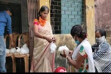 গরিবের পাশে রাণু মন্ডল ! অনাহারে থাকা মানুষের হাতে তুলে দিলেন খাদ্য সামগ্রী ! গরিবের পাশে রাণু মন্ডল ! অনাহারে থাকা মানুষের হাতে তুলে দিলেন খাদ্য সামগ্রী !