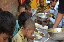 মাস্ক থাকলে তবেই খাবার, কোন্নগরে একাধিক ক্লাব মিলে দুপুরে খাওয়াচ্ছে ভবঘুরেদের