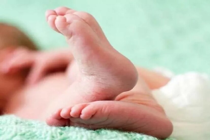 ছোট শিশুজের কানে শোনার সমস্যা হতে পারে প্যাসিভ স্মোকিংয়ের ফলেই।