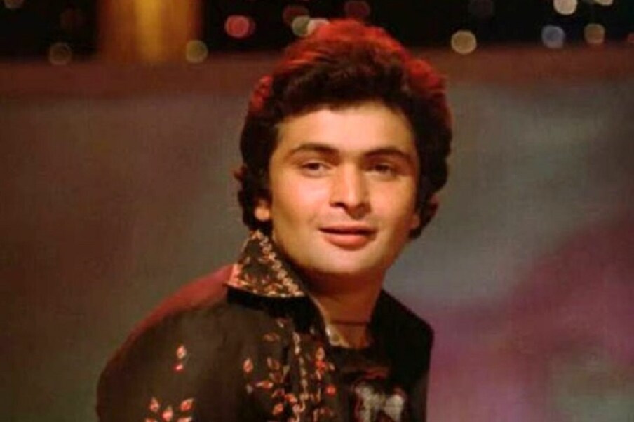  ‘‘আমি আমার হাসি নিয়ে মানুষের কাছে বেঁচে থাকতে চাই। কান্না আমার পছন্দ না।’’ চলে গেলেন বলিউডের এভারগ্রিন সুপারস্টার ঋষি কাপুর। স্মৃতির সরণী বেয়ে একছুটে অতীতে... অ্যালবামের পাতায় জ্বলজ্বল ঋষি কাপুরের কিছু দুর্মূল্য ছবি--