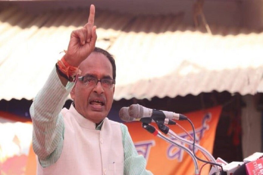 শিবরাজ জানান, করোনা মানুষকে স্বাবলম্বী করে তোলে৷ করোনাকে ভয় পাওয়ারও কিছুই নেই বলে জানান তিনি৷ মধ্যপ্রদেশের মুখ্যমন্ত্রী আরও জানান, তাঁর হাত ভেঙে গিয়েছিল৷ ফলে নিয়মিত হাতের ফিজিওথেরাপি করতে হয় তাঁর৷ হাসপাতালে যেহেতু ফিজিওথেরাপি করতে পারছেন না, তাই কাপড় কাচাকাচি করাতেই হাতের আরাম হচ্ছে৷ শিবরাজ জানান, করোনা মানুষকে স্বাবলম্বী করে তোলে৷ করোনাকে ভয় পাওয়ারও কিছুই নেই বলে জানান তিনি৷ মধ্যপ্রদেশের মুখ্যমন্ত্রী আরও জানান, তাঁর হাত ভেঙে গিয়েছিল৷ ফলে নিয়মিত হাতের ফিজিওথেরাপি করতে হয় তাঁর৷ হাসপাতালে যেহেতু ফিজিওথেরাপি করতে পারছেন না, তাই কাপড় কাচাকাচি করাতেই হাতের আরাম হচ্ছে৷