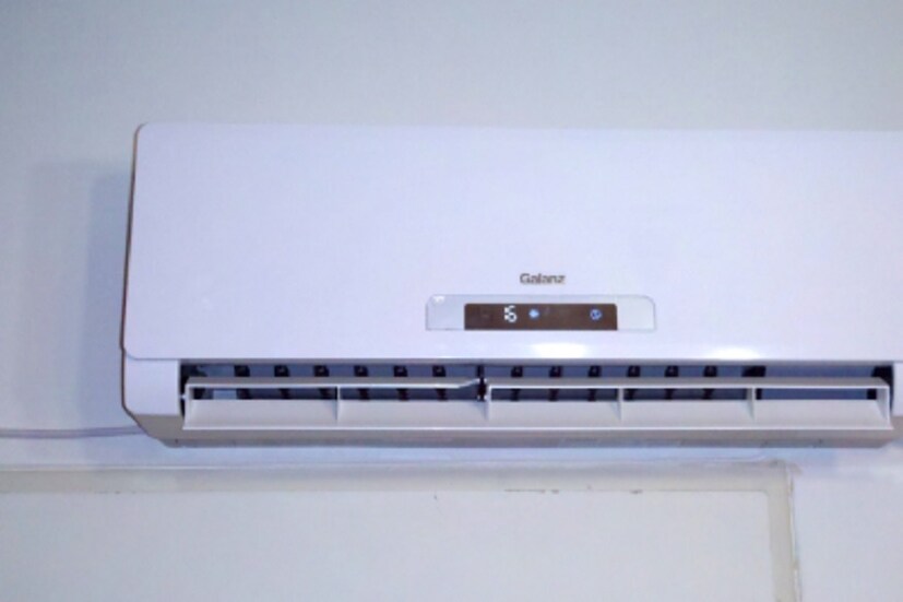 তা বলে কি এসি চালাবেন না? তীব্র গরমেই দিন কাটবে? না৷ এয়ার কন্ডিশন চালানোর ক্ষেত্রে বিধি নিষেধ জারি করেনি কেন্দ্র৷ তবে এসি-র তাপমাত্রা কত থাকবে, তা নিয়ে অ্যাডভাইজারি দিয়েছে কেন্দ্রীয় সরকার৷