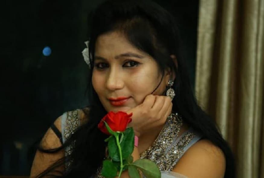 পুলিশ এসে দরজা ভেঙে অভিনেত্রীর ঘরে ঢুকে তাঁর মৃতদেহ খুঁজে পায় বৃহস্পতিবার ৷ কবে তাঁর মৃত্যু হয়েছে তা ময়নাতদন্তের পরেই জানা যাবে ৷ পাশাপাশি এটা আত্মহত্যা,হত্যা না স্বাভাবিক মৃত্যু তা খতিয়ে দেখা হচ্ছে ৷ পুলিশ অভিনেত্রীর মোবাইল ফোন বাজেয়াপ্ত করেছে ৷ বিশ্বশান্তির বাড়ি বিশাখাপত্তনমে তবে কাজের জন্য তিনি হায়দরাবাদেই থাকতেন ৷ Photo Courtesy- Social Media Collected পুলিশ এসে দরজা ভেঙে অভিনেত্রীর ঘরে ঢুকে তাঁর মৃতদেহ খুঁজে পায় বৃহস্পতিবার ৷ কবে তাঁর মৃত্যু হয়েছে তা ময়নাতদন্তের পরেই জানা যাবে ৷ পাশাপাশি এটা আত্মহত্যা,হত্যা না স্বাভাবিক মৃত্যু তা খতিয়ে দেখা হচ্ছে ৷ পুলিশ অভিনেত্রীর মোবাইল ফোন বাজেয়াপ্ত করেছে ৷ বিশ্বশান্তির বাড়ি বিশাখাপত্তনমে তবে কাজের জন্য তিনি হায়দরাবাদেই থাকতেন ৷ Photo Courtesy- Social Media Collected