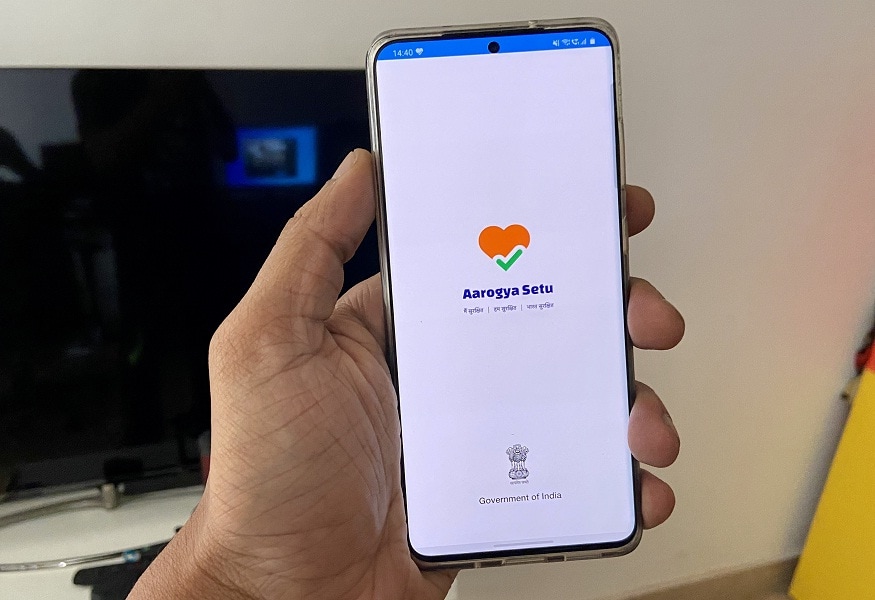 আপনার করোনা ভাইরাসে আক্রান্ত হওয়ার সম্ভবনা কতটা রয়েছে? তা বলে দেবে অ্যাপ। এই অ্যাপের মাধ্যমে সাধারণ মানুষ বুঝতে পারবেন তাঁর করোনা আক্রান্ত হওয়ার কতটা আশঙ্কা রয়েছে। তার জন্য মাপকাঠি হিসাবে ধরা হচ্ছে ব্যবহারকারীর সঙ্গে তাঁর আশেপাশের লোকেদের যোগাযোগের পরিমাণ। ব্লুটুথে কাটিং এজ পদ্ধতি, অ্যালগরিদম ও কৃত্রিম বুদ্ধিমত্তা ব্যবহার করে এটি তৈরি করা হয়েছে। আপনার করোনা ভাইরাসে আক্রান্ত হওয়ার সম্ভবনা কতটা রয়েছে? তা বলে দেবে অ্যাপ। এই অ্যাপের মাধ্যমে সাধারণ মানুষ বুঝতে পারবেন তাঁর করোনা আক্রান্ত হওয়ার কতটা আশঙ্কা রয়েছে। তার জন্য মাপকাঠি হিসাবে ধরা হচ্ছে ব্যবহারকারীর সঙ্গে তাঁর আশেপাশের লোকেদের যোগাযোগের পরিমাণ। ব্লুটুথে কাটিং এজ পদ্ধতি, অ্যালগরিদম ও কৃত্রিম বুদ্ধিমত্তা ব্যবহার করে এটি তৈরি করা হয়েছে।