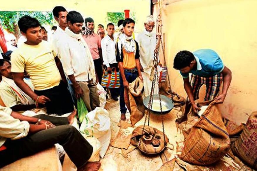 অনলাইনে আবেদন করলে এই প্রক্রিয়ার মধ্যে দিয়ে আপনাকে যেতে হবে-সবচেয়ে প্রথমে আপনার রাজ্যের খাদ্য বিভাগের ওয়েবসাইটে যেতে হবে ৷ এরপর নিজের ভাষা সিলেক্ট করতে হবে ৷ আপনার জেলা, গ্রাম পঞ্চায়েত-সহ একাধিক তথ্য জমা দিতে হবে ৷ এরপর আপনার কার্ডের কী প্রকার অথার্ৎ সেটি APL/BPL/Antodaya সিলেক্ট করতে হবে ৷ এরপর আপনার পরিবার সংক্রান্ত একাধিক তথ্য চাওয়া হতে পারে ৷ পাশাপাশি দিতে হবে আধার নম্বর, ভোটার আইডি, ব্যাঙ্ক অ্যাকাউ্ট নম্বর, ফোন নম্বর ৷ এরপর সাবমিট বটনে ক্লিক করে এর একটি প্রিন্ট আউট নিয়ে রাখুন ৷ অনলাইনে আবেদন করলে এই প্রক্রিয়ার মধ্যে দিয়ে আপনাকে যেতে হবে-সবচেয়ে প্রথমে আপনার রাজ্যের খাদ্য বিভাগের ওয়েবসাইটে যেতে হবে ৷ এরপর নিজের ভাষা সিলেক্ট করতে হবে ৷ আপনার জেলা, গ্রাম পঞ্চায়েত-সহ একাধিক তথ্য জমা দিতে হবে ৷ এরপর আপনার কার্ডের কী প্রকার অথার্ৎ সেটি APL/BPL/Antodaya সিলেক্ট করতে হবে ৷ এরপর আপনার পরিবার সংক্রান্ত একাধিক তথ্য চাওয়া হতে পারে ৷ পাশাপাশি দিতে হবে আধার নম্বর, ভোটার আইডি, ব্যাঙ্ক অ্যাকাউ্ট নম্বর, ফোন নম্বর ৷ এরপর সাবমিট বটনে ক্লিক করে এর একটি প্রিন্ট আউট নিয়ে রাখুন ৷