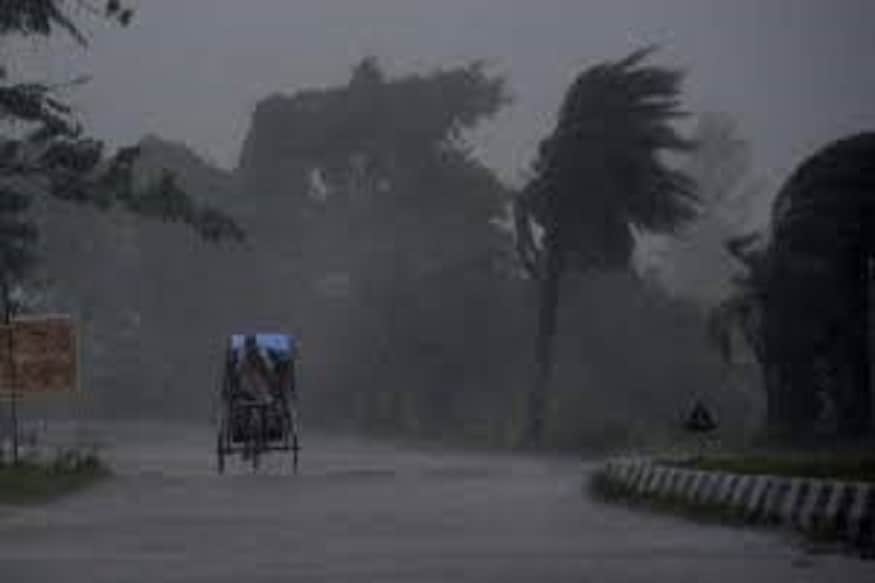 এ দিন বজ্র-বিদ্যুত্-সব বৃষ্টির পাশাপাশি বইল ঝোড়ো হাওয়া৷ কলকাতার পাশাপাশি বৃষ্টি দক্ষিণবঙ্গের অন্যান্য জেলাগুলিতেও৷ এ দিন বজ্র-বিদ্যুত্-সব বৃষ্টির পাশাপাশি বইল ঝোড়ো হাওয়া৷ কলকাতার পাশাপাশি বৃষ্টি দক্ষিণবঙ্গের অন্যান্য জেলাগুলিতেও৷