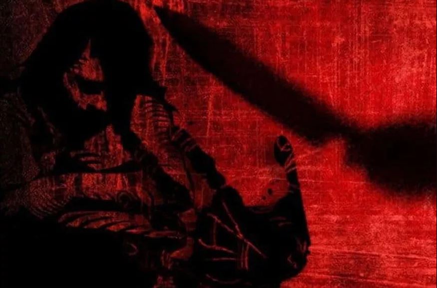 এদিকে করোনা ভাইরাসের জেরে লকডাউন হওয়ায় বহু জেলবন্দি প্যারোলে বা়ড়ি এসেছেন ৷ সেরকইম এই ব্যক্তিও তাঁর স্ত্রী-র কাছে ফিরে আসে ৷ Photo- Representive এদিকে করোনা ভাইরাসের জেরে লকডাউন হওয়ায় বহু জেলবন্দি প্যারোলে বা়ড়ি এসেছেন ৷ সেরকইম এই ব্যক্তিও তাঁর স্ত্রী-র কাছে ফিরে আসে ৷ Photo- Representive