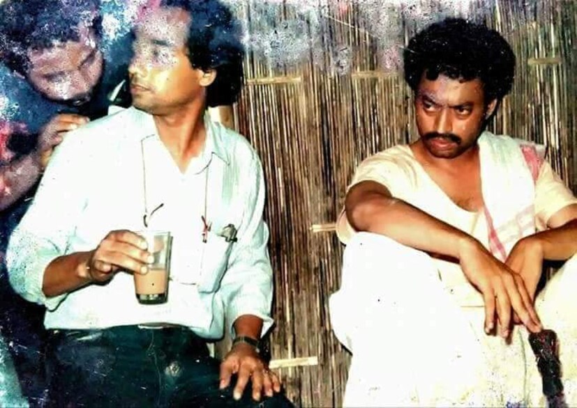 তিনি থাকবেন। সিনেমাপ্রেমীদের মনে, তিনি চিরদিন থেকে যাবেন রাজা হয়ে। নবাব হয়ে। সাইলেন্ট সুপারস্টার হয়ে। তিনি থেকে যাবেন এক অন্য খান হয়ে। সাহাবজাদে ইরফান আলি খান। তিনি খ্যাতির পিছনে ছোটেননি। কিন্তু, খ্যাতি এসে তাঁর হাত ধরেছে। তাঁর অভিনয় তাঁকে বিখ্যাত করেছে। শুধু ভারতে নয়, আন্তর্জাতিক ফিল্মের জগতেও তিনি সমান প্রশংসিত। তিনি এক অধ্যায়। তিনি এক নাম। তিনি ছিলেন। থাকবেন। ইরফানে ডুবে থাকবেন সিনেমাপ্রেমীরা। Photo Source: Twitter