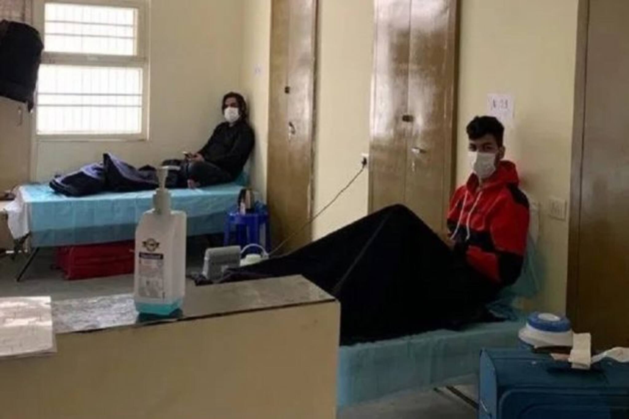 কলকাতা থেকে হেঁটে বীরভূম যাওয়ার পরিকল্পনা, ধরে নিয়ে গেল পুলিশ