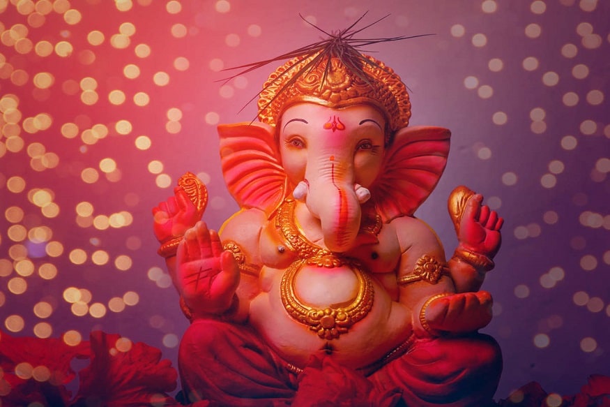 একবার তুলসি সিদ্ধিদাতা গণেশকে বিয়ে করতে চেয়েছিলেন কিন্তু গণেশ বলেছিলেন তিনি এমন কোনও নারীকেই বিয়ে করবেন যিনি তাঁর মায়ের মত একসঙ্গে দশদিক সামাল দিতে পারে তাঁকেই তিনি বিয়ে করবেন ৷ একবার তুলসি সিদ্ধিদাতা গণেশকে বিয়ে করতে চেয়েছিলেন কিন্তু গণেশ বলেছিলেন তিনি এমন কোনও নারীকেই বিয়ে করবেন যিনি তাঁর মায়ের মত একসঙ্গে দশদিক সামাল দিতে পারে তাঁকেই তিনি বিয়ে করবেন ৷