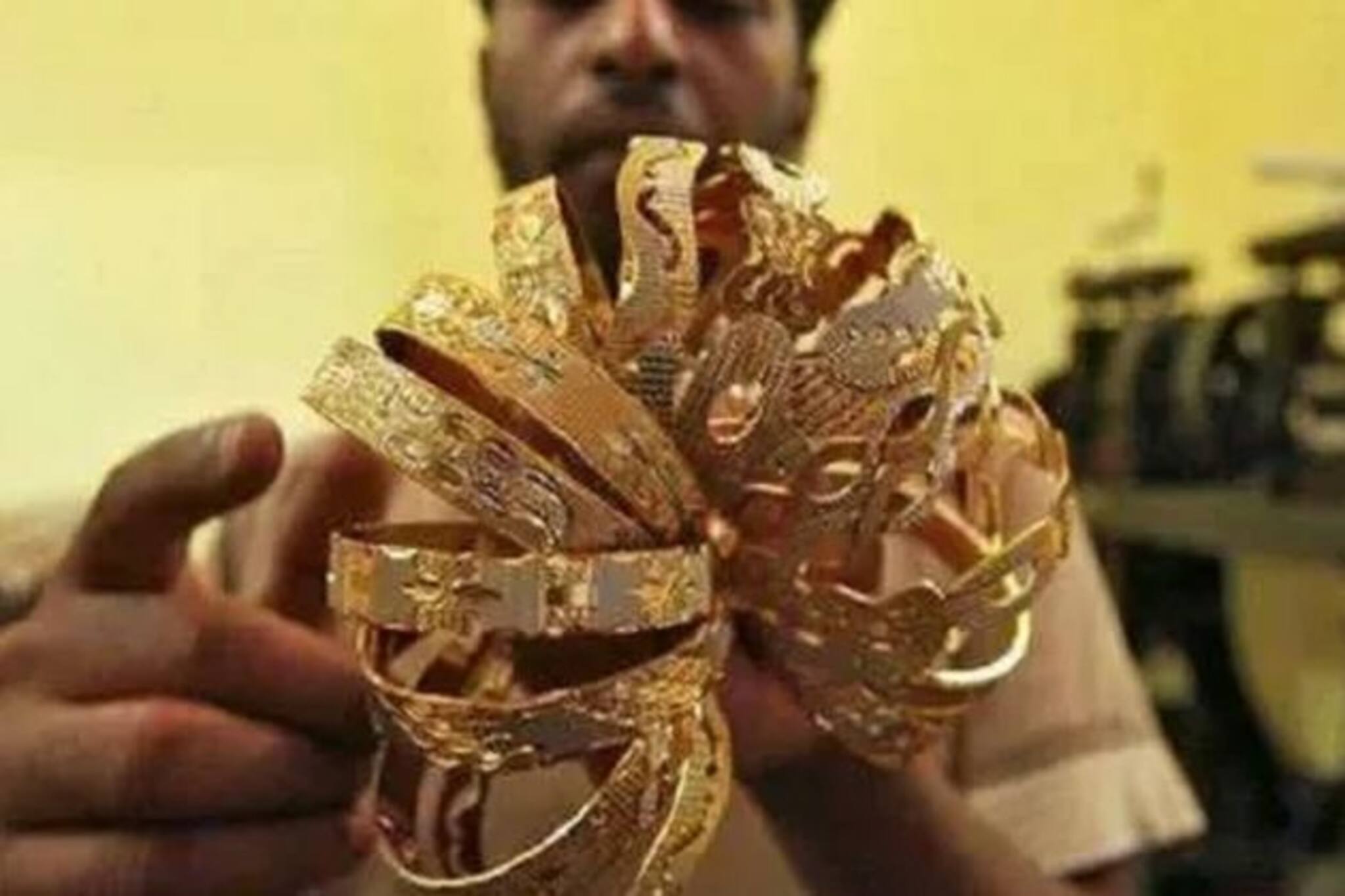 লকডাউন পার্ট ২: বাড়িতে বসেই সস্তায় সোনা কিনুন