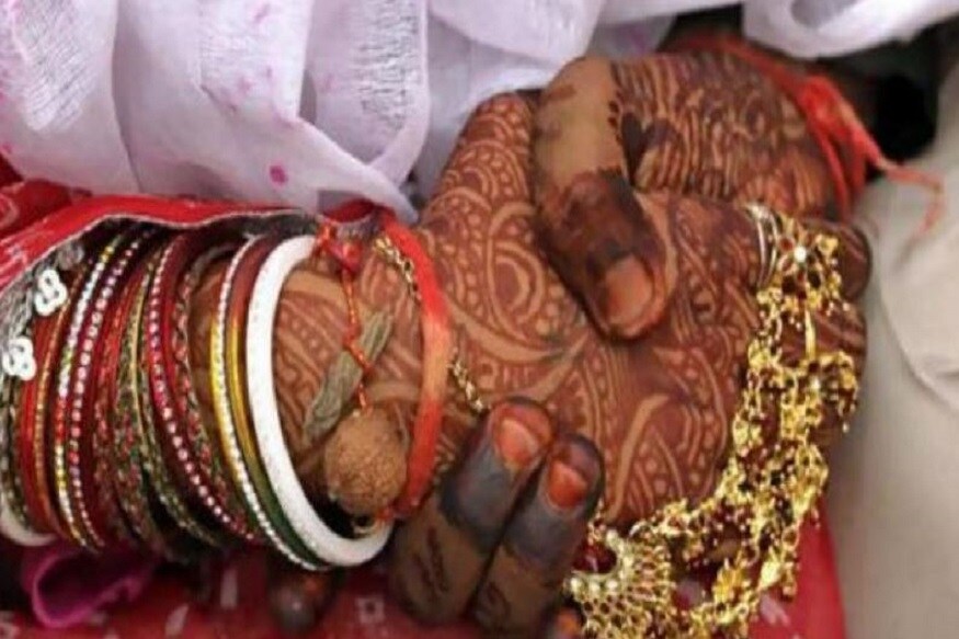 নিজের বৌদি যাতে আবার বিয়ে করতে পারেন তাই তাঁর দেওর অত্যন্ত তৎপর হয়ে ওঠেন ৷ ৩০ বছরের ওই ব্যক্তি ফেসবুকে-র সাহায্য নিয়ে ওই ভূমিষ্ঠ না হওয়া সন্তান বিক্রির চেষ্টা শুরু করেন ৷ Photo- Representive নিজের বৌদি যাতে আবার বিয়ে করতে পারেন তাই তাঁর দেওর অত্যন্ত তৎপর হয়ে ওঠেন ৷ ৩০ বছরের ওই ব্যক্তি ফেসবুকে-র সাহায্য নিয়ে ওই ভূমিষ্ঠ না হওয়া সন্তান বিক্রির চেষ্টা শুরু করেন ৷ Photo- Representive