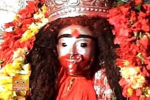 বাড়িতে বসে তারা মায়ের আরাধনাতেই কেটে যায় জীবনের সব দুঃখ-কষ্ট বাড়িতে বসে তারা মায়ের আরাধনাতেই কেটে যায় জীবনের সব দুঃখ-কষ্ট