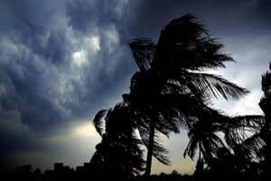 সূত্রের খবর এই বছর বর্ষা ৩০ মে ২০২০-এর মধ্যে কেরলে পৌঁছে যাবে ৷ এখন এটাই দেখার এই সম্ভাবনা সত্যি ৷ জুন থেকে সেপ্টেম্বর পর্যন্ত বর্ষাকাল হয়ে থাকে ৷ আবহাওয়া দফতরের পক্ষ থেকে বেশ কয়েকটি পর্যায়ে আবহাওয়ার পরিবর্তনের ইঙ্গিত প্রকাশ করে থাকে ৷ প্রতীকী ছবি ৷ সূত্রের খবর এই বছর বর্ষা ৩০ মে ২০২০-এর মধ্যে কেরলে পৌঁছে যাবে ৷ এখন এটাই দেখার এই সম্ভাবনা সত্যি ৷ জুন থেকে সেপ্টেম্বর পর্যন্ত বর্ষাকাল হয়ে থাকে ৷ আবহাওয়া দফতরের পক্ষ থেকে বেশ কয়েকটি পর্যায়ে আবহাওয়ার পরিবর্তনের ইঙ্গিত প্রকাশ করে থাকে ৷ প্রতীকী ছবি ৷