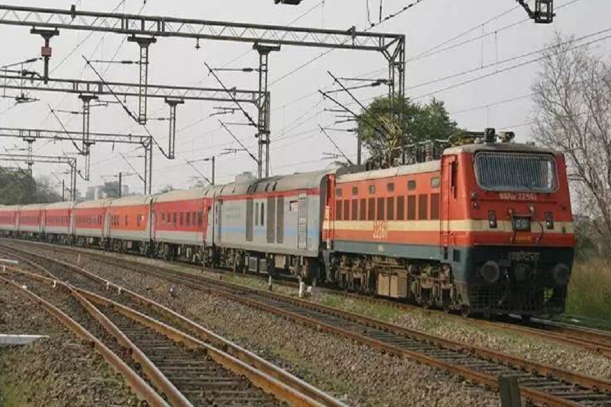 এই সুবিধা দেওয়ার জন্য আইআরসিটিসি-র তরফে ন্যূনতম একটি চার্জ নেওয়া হয়ে থাকে ৷ নন-এসি ক্লাসের বুকিংয়ের জন্য ১৫ টাকা নেওয়া হয়, এসি ও প্রথম শ্রেণির টিকিটের জন্য ৩০ টাকা চার্জ নেওয়া হয় প্রতি টিকিটে ৷ একটি টিকিটে অধিকতম ৬ জন যেতে পারবেন৷ এবং টিকিটের হিসেবে চার্জ নেওয়া হয় যাত্রী হিসেবে নয় ৷ এই সুবিধা দেওয়ার জন্য আইআরসিটিসি-র তরফে ন্যূনতম একটি চার্জ নেওয়া হয়ে থাকে ৷ নন-এসি ক্লাসের বুকিংয়ের জন্য ১৫ টাকা নেওয়া হয়, এসি ও প্রথম শ্রেণির টিকিটের জন্য ৩০ টাকা চার্জ নেওয়া হয় প্রতি টিকিটে ৷ একটি টিকিটে অধিকতম ৬ জন যেতে পারবেন৷ এবং টিকিটের হিসেবে চার্জ নেওয়া হয় যাত্রী হিসেবে নয় ৷