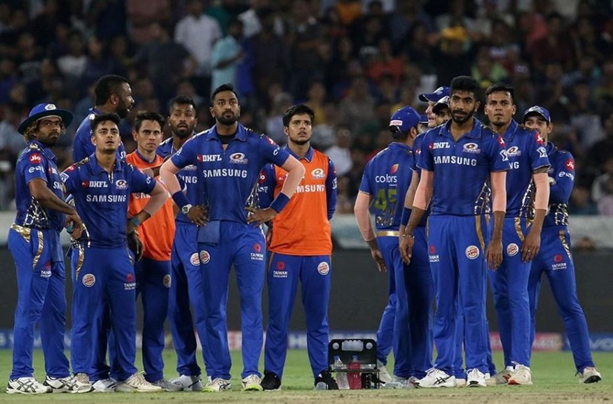 এদিকে আয়োজক সংস্থা ছাড়াও ক্ষতি হবে ক্রিকেটারদেরও৷ কারণ কোনও ম্যাচ নয় মানে কোনও টাকাও নয় ৷ পাশাপাশি সবচেয়ে ক্ষতি হবে সেই ক্রিকেটারদের যারা এবারের নিলামে বেস প্রাইস ২০- ৫০ লক্ষতে বিক্রি হয়েছেন ৷ আইপিএল ক্রিকেটাররা প্রথমে ১৫ শতাংশ টাকা, খেলা চলাকালীন ৬৫ শতাংশ ও একদম শেষে ২০ শতাংশ টাকা পান ৷ এদিকে আয়োজক সংস্থা ছাড়াও ক্ষতি হবে ক্রিকেটারদেরও৷ কারণ কোনও ম্যাচ নয় মানে কোনও টাকাও নয় ৷ পাশাপাশি সবচেয়ে ক্ষতি হবে সেই ক্রিকেটারদের যারা এবারের নিলামে বেস প্রাইস ২০- ৫০ লক্ষতে বিক্রি হয়েছেন ৷ আইপিএল ক্রিকেটাররা প্রথমে ১৫ শতাংশ টাকা, খেলা চলাকালীন ৬৫ শতাংশ ও একদম শেষে ২০ শতাংশ টাকা পান ৷