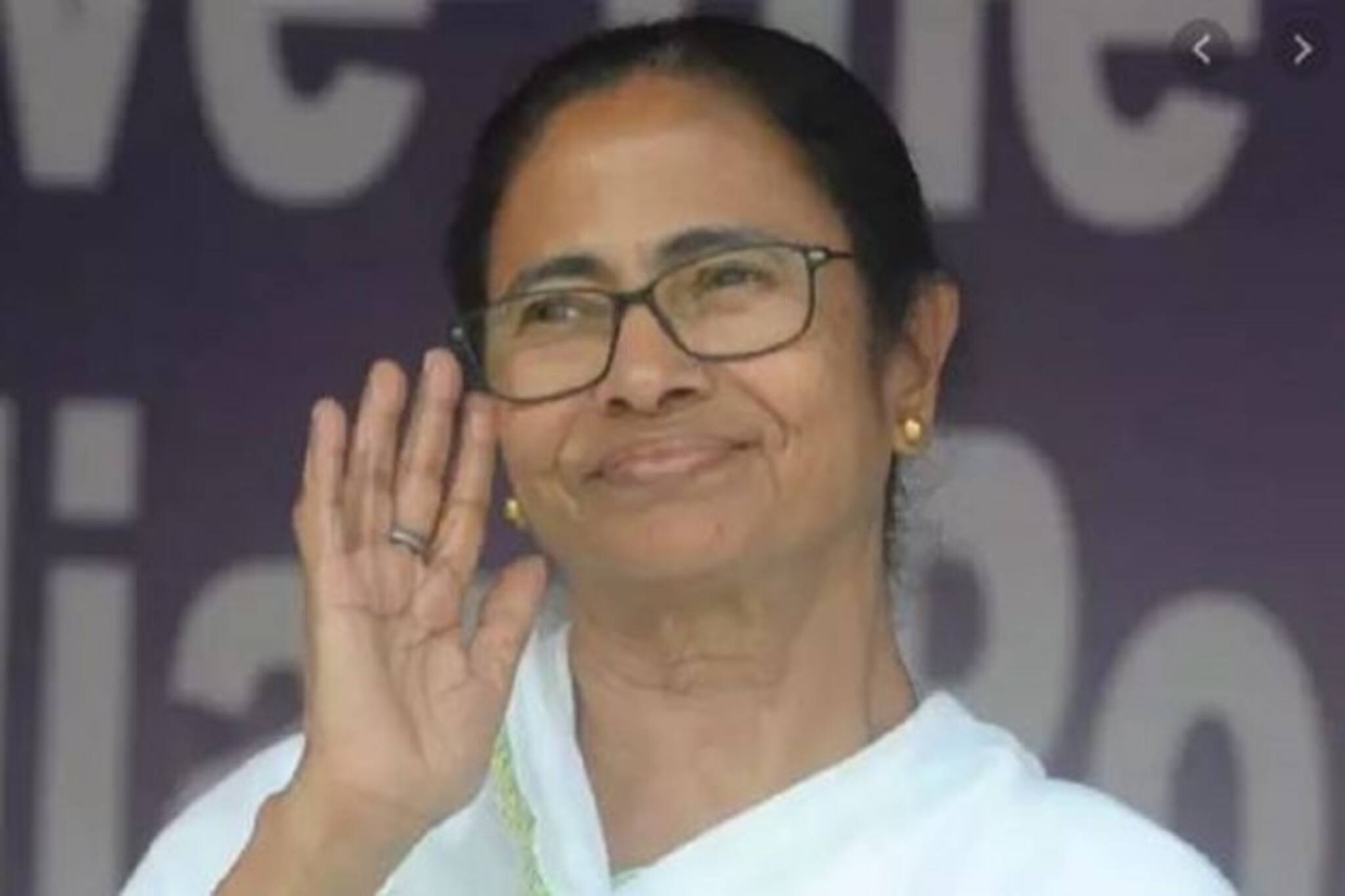 ‘করোনায় সাবধানে থাকুন’, আমফান ও করোনা যোদ্ধাদের ট্যুইটে ধন্যবাদ মুখ্যমন্ত্রীর