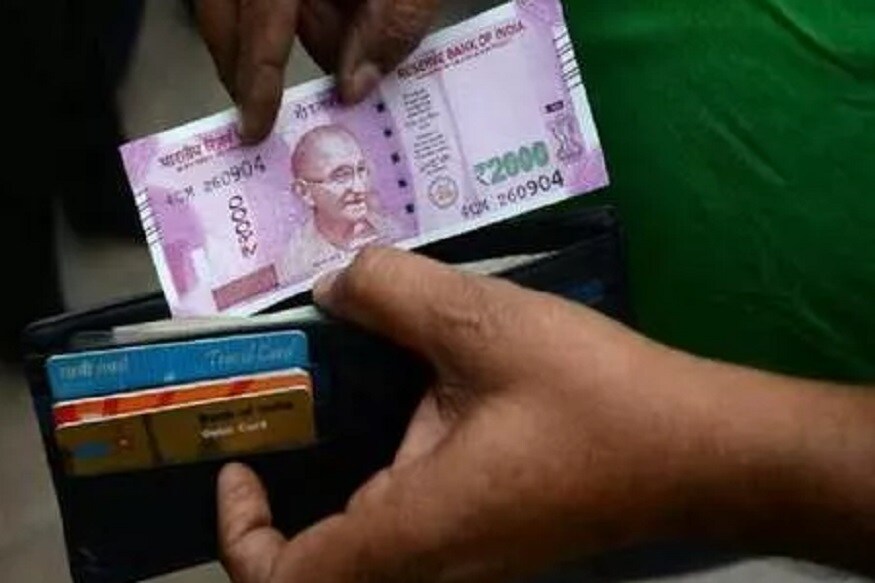 অটল পেনশন স্কিম ১৮ বছর বয়সে খুললে মাসে ৫০০০ টাকা পেনশনের জন্য প্রত্যেক মাসে ২১০ টাকা জমা দিতে হবে ৷ অথার্ৎ গোটা বছরে ২৫২০ টাকা ৷ ৬০ বছর বয়স পর্যন্ত এই টাকা জমা দিতে হবে ৷ তাহলে ৬০ বছরের পর প্রত্যেক মাসে ৫০০০ টাকা করে পেয়ে যাবেন ৷ অটল পেনশন স্কিম ১৮ বছর বয়সে খুললে মাসে ৫০০০ টাকা পেনশনের জন্য প্রত্যেক মাসে ২১০ টাকা জমা দিতে হবে ৷ অথার্ৎ গোটা বছরে ২৫২০ টাকা ৷ ৬০ বছর বয়স পর্যন্ত এই টাকা জমা দিতে হবে ৷ তাহলে ৬০ বছরের পর প্রত্যেক মাসে ৫০০০ টাকা করে পেয়ে যাবেন ৷