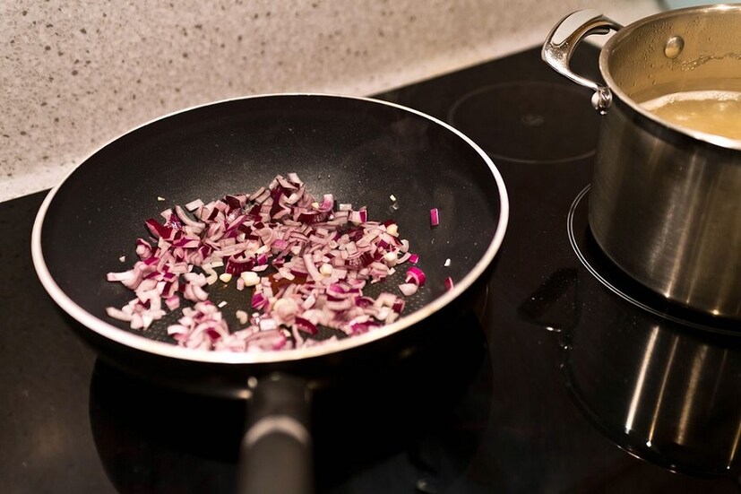  সেখানে দেখা যাচ্ছে পিএফসি পুং-হরমোনগুলিকে ক্ষতিকর ভাবে প্রভাবিত করছে। এর ফলে তাঁদের যৌনাঙ্গের আকৃতি বদলেছে। 