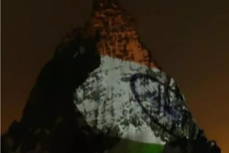 করোনা গ্রাস করেছে আমাদের অস্তিত্বকে। তবু সব আশা শেষ হয়ে যায়নি। বাঁচতে গেলে ঘরে থাকতে হবে। এই বার্তা নিয়েই এই প্রদর্শনীর আয়োজন করেনন শিল্পী জেরি হফসটেটার। করোনা গ্রাস করেছে আমাদের অস্তিত্বকে। তবু সব আশা শেষ হয়ে যায়নি। বাঁচতে গেলে ঘরে থাকতে হবে। এই বার্তা নিয়েই এই প্রদর্শনীর আয়োজন করেনন শিল্পী জেরি হফসটেটার।