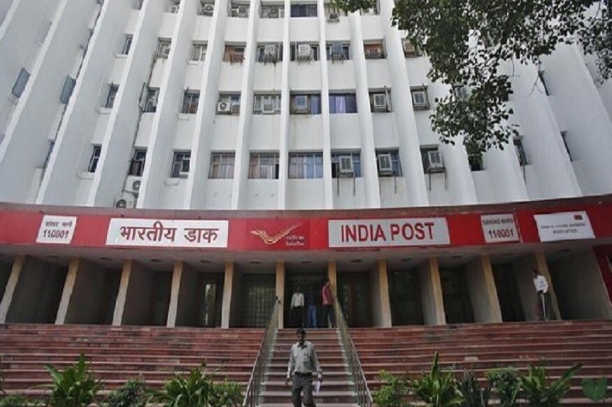 করোনা ভাইরাসের মধ্যেও পোস্টাল কর্মচারীরা কাজ করে চলেছেন ৷ গ্রাহকদের কাছে ডেলিভারি, পোস্ট অফিস সেভিংস ব্যাঙ্ক, পোস্ট লাইফ ইনস্যুরেন্স এবং মানি উইথড্রয়েল পরিষেবা জারি রয়েছে ৷ করোনা ভাইরাসের মধ্যেও পোস্টাল কর্মচারীরা কাজ করে চলেছেন ৷ গ্রাহকদের কাছে ডেলিভারি, পোস্ট অফিস সেভিংস ব্যাঙ্ক, পোস্ট লাইফ ইনস্যুরেন্স এবং মানি উইথড্রয়েল পরিষেবা জারি রয়েছে ৷