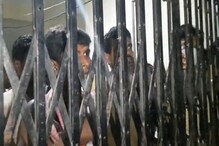 কোয়ারেন্টাইন সেন্টারে নিম্নমানের খাবার বিলির অভিযোগে বিক্ষোভ কোয়ারেন্টাইন সেন্টারে নিম্নমানের খাবার বিলির অভিযোগে বিক্ষোভ