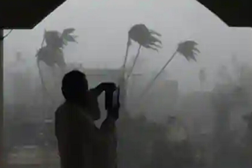 আগামী দু’ঘণ্টায় আরও বৃষ্টির সম্ভাবনা ৷ কলকাতা, হাওড়া, হুগলি, উত্তর ও দক্ষিণ ২৪ পরগনা, পূর্ব-পশ্চিম মেদিনীপুর, নদীয়া,পূর্ব ও পশ্চিম বর্ধমান এবং বাঁকুড়া,পুরুলিয়া জেলায় বজ্রবিদ্যুৎ সহ হালকা থেকে মাঝারি বৃষ্টির পূর্বাভাস। ঘণ্টায় ৩০ থেকে ৪০ কিলোমিটার ঝড়ো হাওয়ার সর্তকতা জারি করেছে হাওয়া অফিস ৷ আগামী দু’ঘণ্টায় আরও বৃষ্টির সম্ভাবনা ৷ কলকাতা, হাওড়া, হুগলি, উত্তর ও দক্ষিণ ২৪ পরগনা, পূর্ব-পশ্চিম মেদিনীপুর, নদীয়া,পূর্ব ও পশ্চিম বর্ধমান এবং বাঁকুড়া,পুরুলিয়া জেলায় বজ্রবিদ্যুৎ সহ হালকা থেকে মাঝারি বৃষ্টির পূর্বাভাস। ঘণ্টায় ৩০ থেকে ৪০ কিলোমিটার ঝড়ো হাওয়ার সর্তকতা জারি করেছে হাওয়া অফিস ৷
